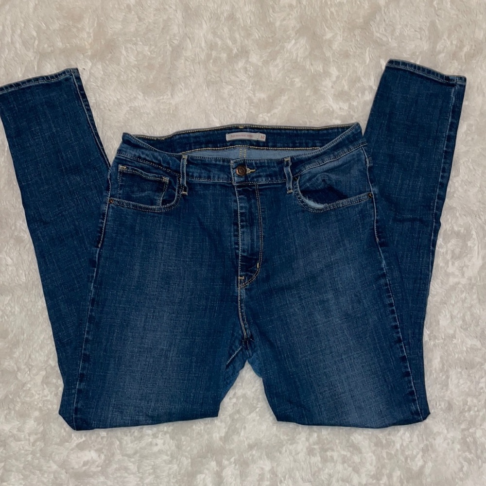 EUC Levi 721 women’s jeans. Size 32💙